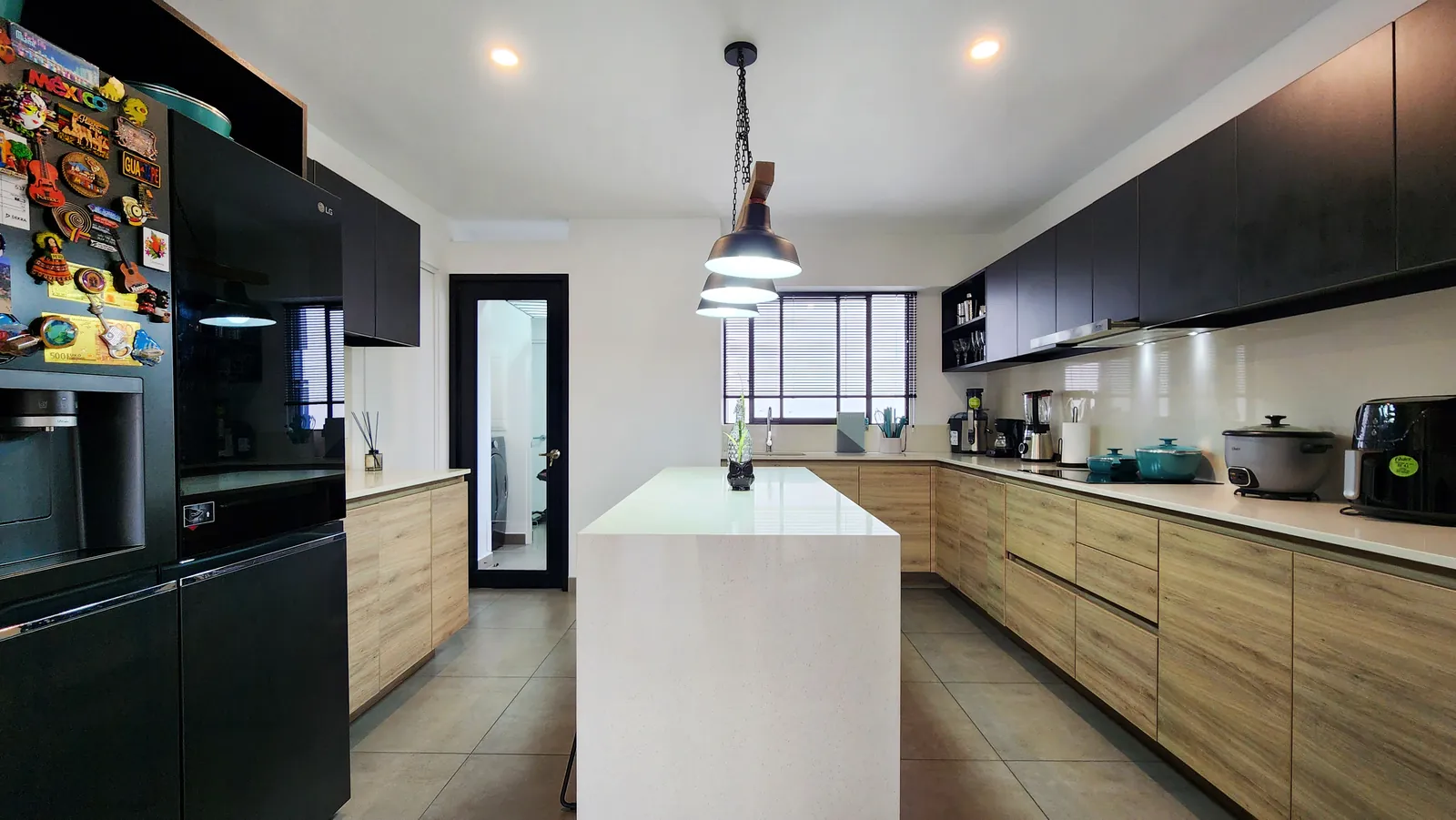 Cocina con isla — Departamento en Miraflores, Calle Piura