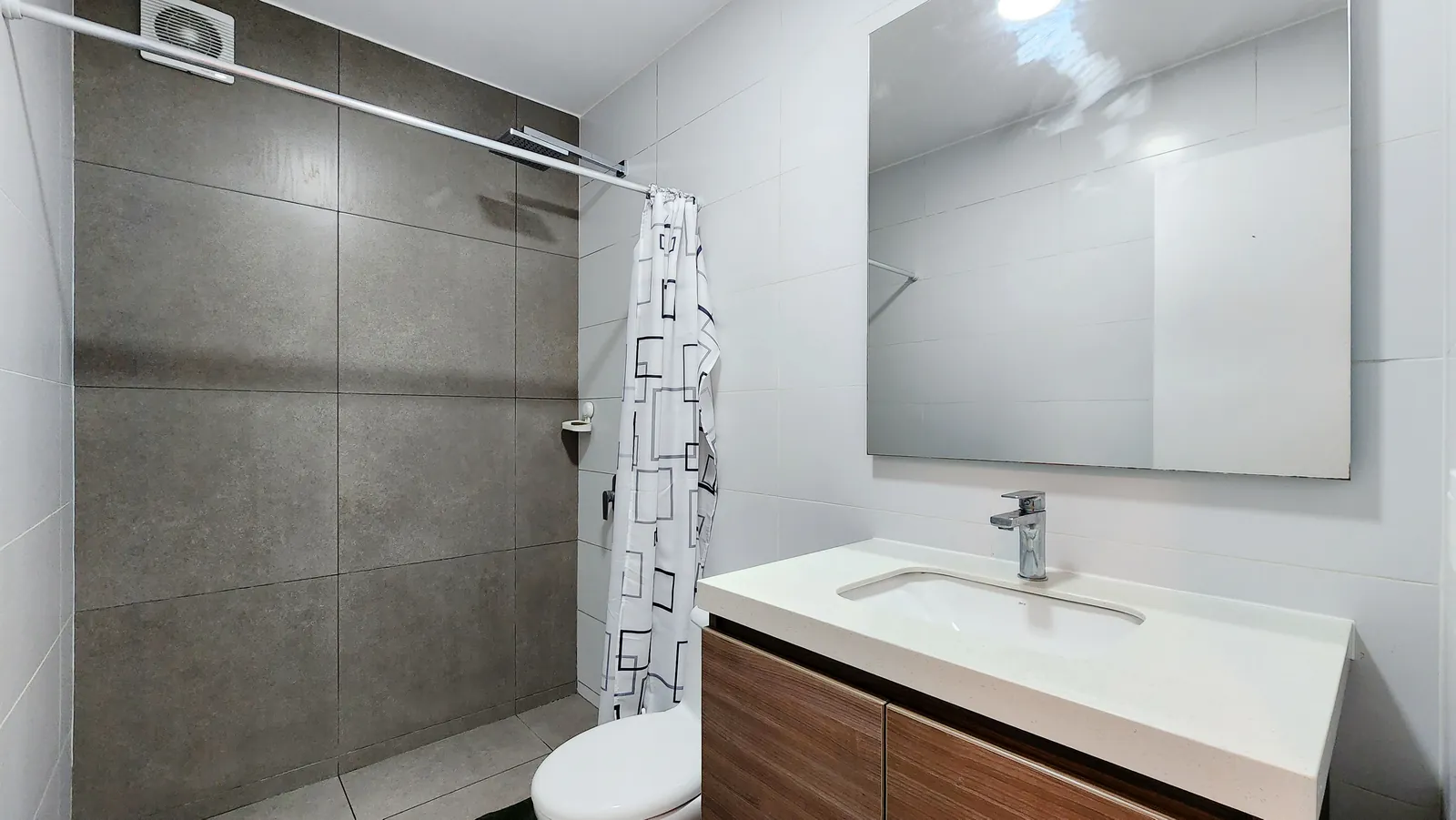 Segundo baño — Departamento en Miraflores, Calle Piura