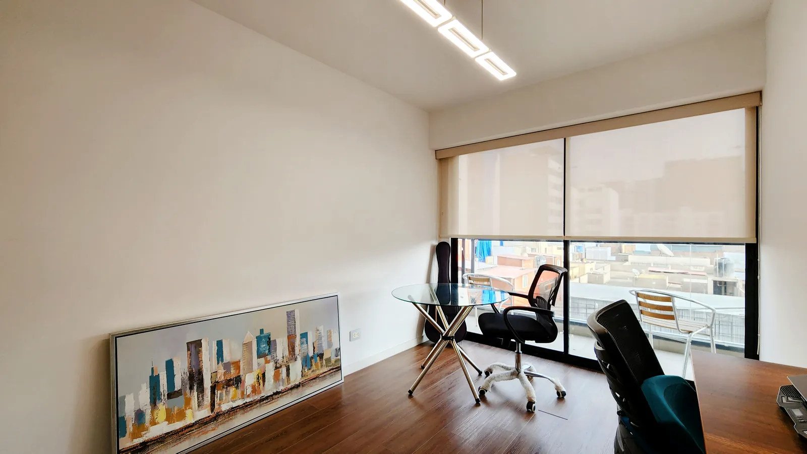 Estudio con ventanal — Departamento en Miraflores, Calle Piura